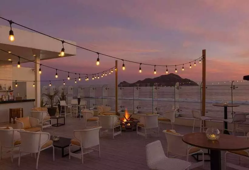 ホテル Doubletree By Hilton Mazatlan