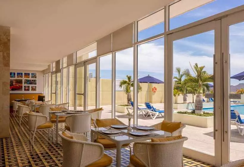 ホテル Doubletree By Hilton Mazatlan