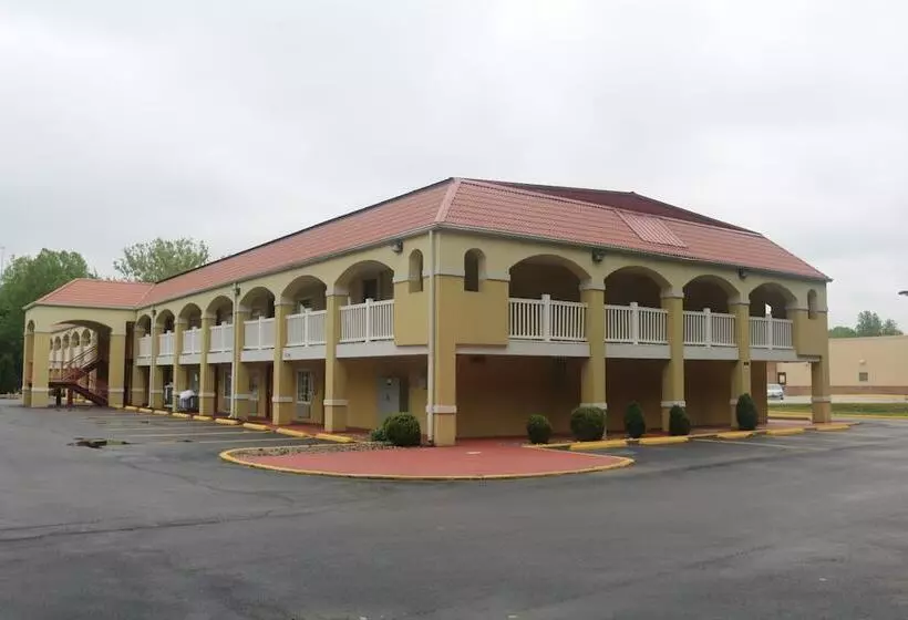 Hotelli Econo Lodge Huntington   Barboursville University Area