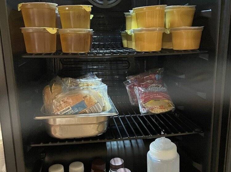 בית מלון כפרי Econo Lodge Huntington   Barboursville University Area