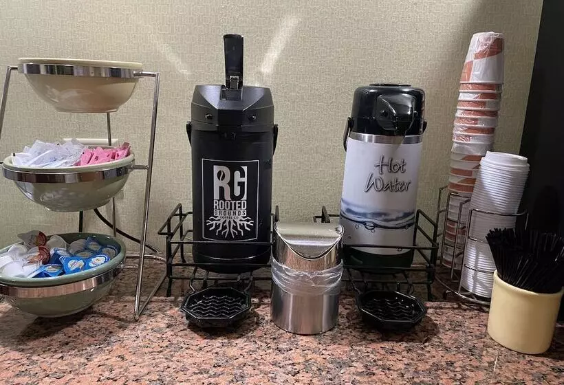 Hotelli Econo Lodge Huntington   Barboursville University Area