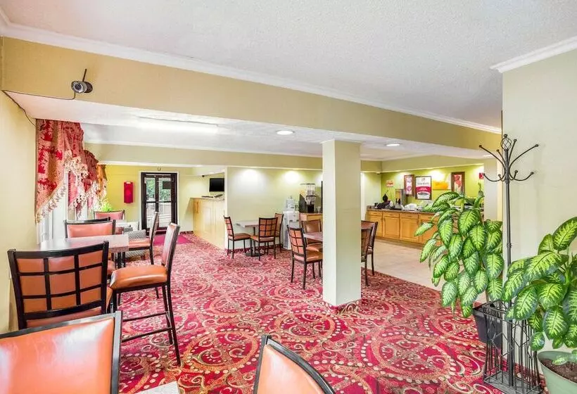 Hotelli Econo Lodge Huntington   Barboursville University Area