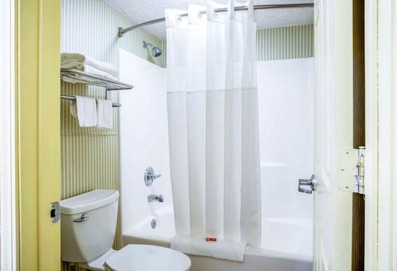 בית מלון כפרי Econo Lodge Huntington   Barboursville University Area