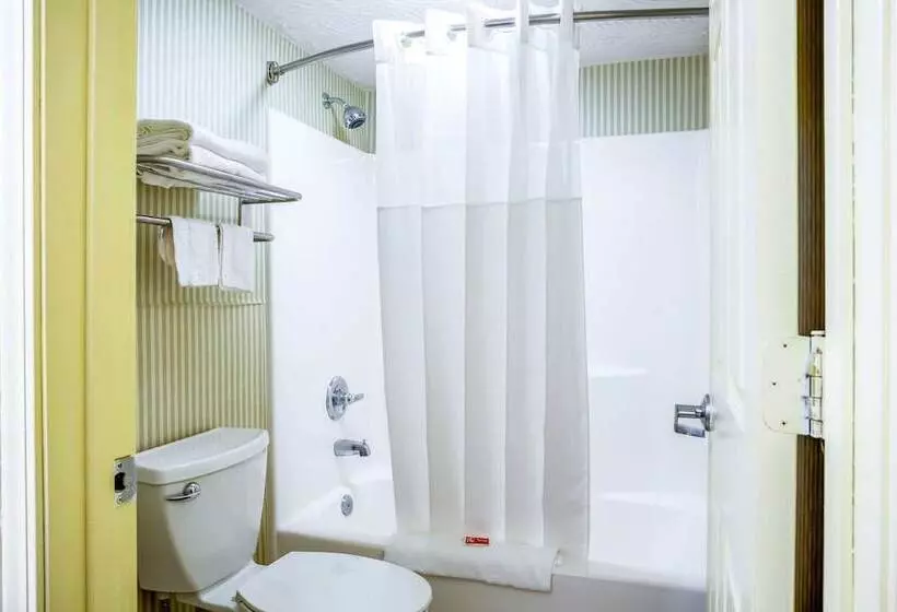 Hotelli Econo Lodge Huntington   Barboursville University Area