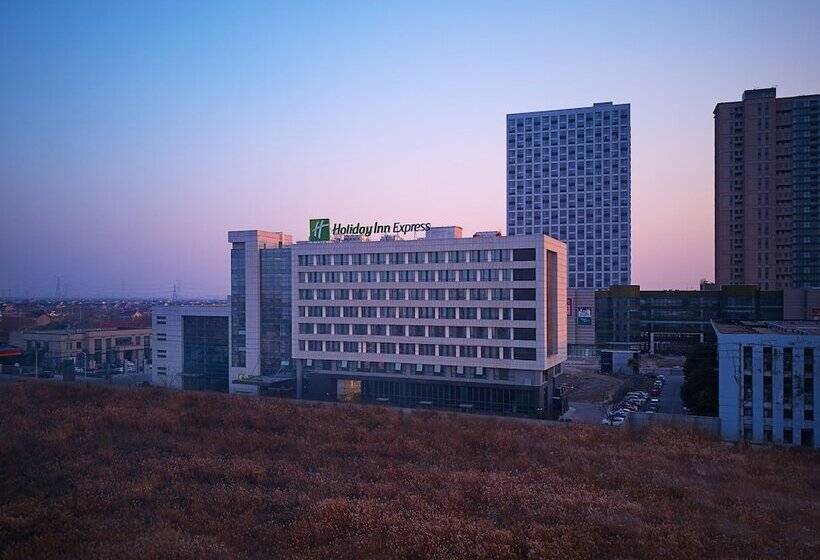 Отель Holiday Inn Express Nantong Textile City, An Ihg