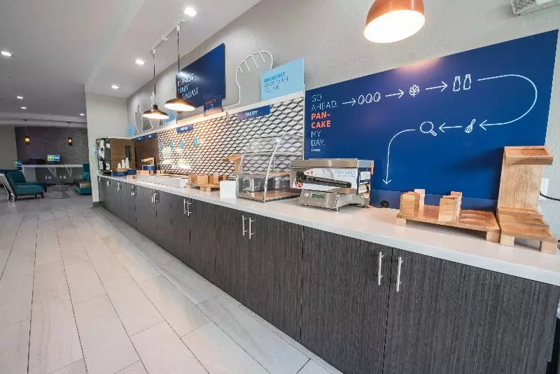 ホテル Holiday Inn Express & Suites Houston   Hobby Airport Area, An Ihg