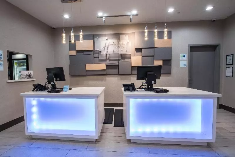 ホテル Holiday Inn Express & Suites Houston   Hobby Airport Area, An Ihg