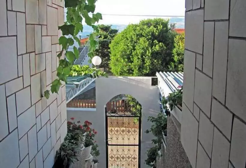 Hotelli Guest House Sunce, Traveler S Choice Best Panoramic View, Supetar Island Brac