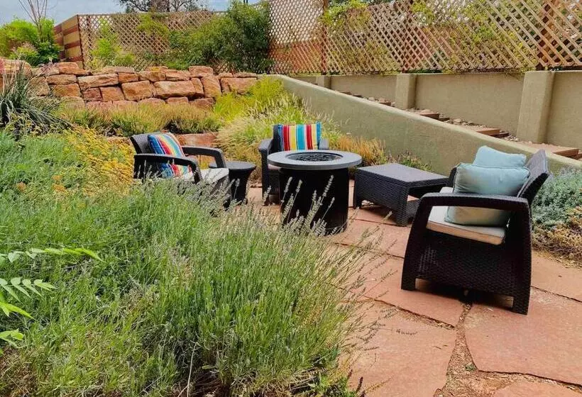 ホテル The Flagstone Boutique Inn & Suites