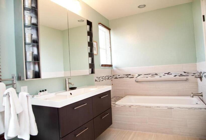 בית מלון כפרי The Flagstone Boutique Inn & Suites