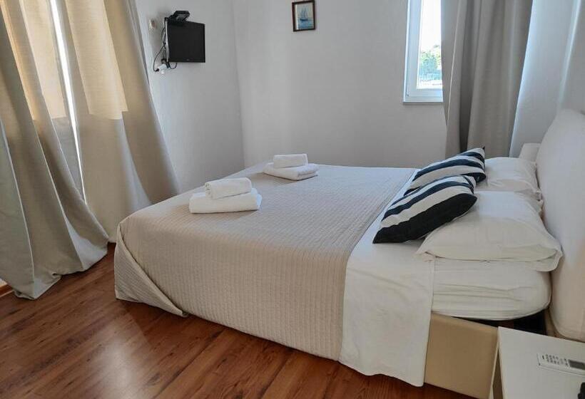 פנסיון Guest House Adria