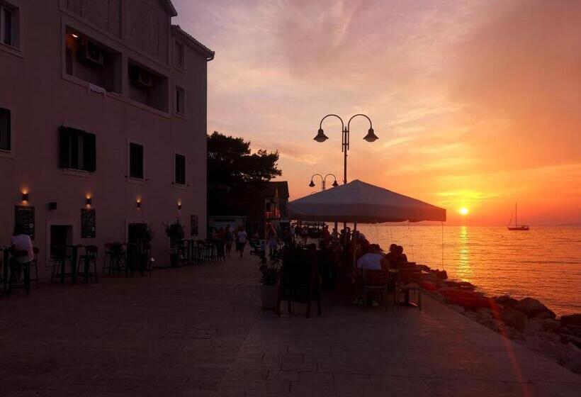 פנסיון Guest House Adria