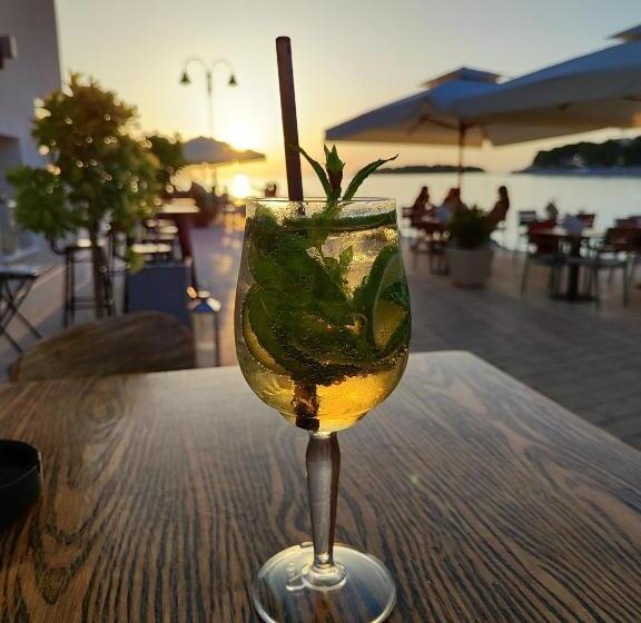 פנסיון Guest House Adria