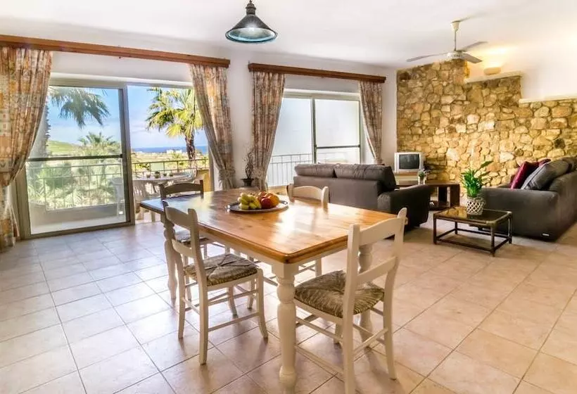 Ta Frenc Apartments