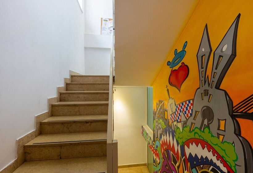 Whole Wide World Hostel