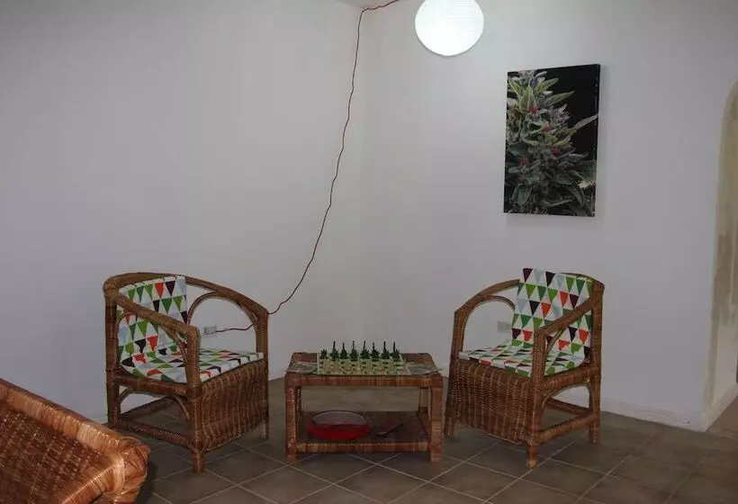 Hotbox Bud & Breakfast Hostel