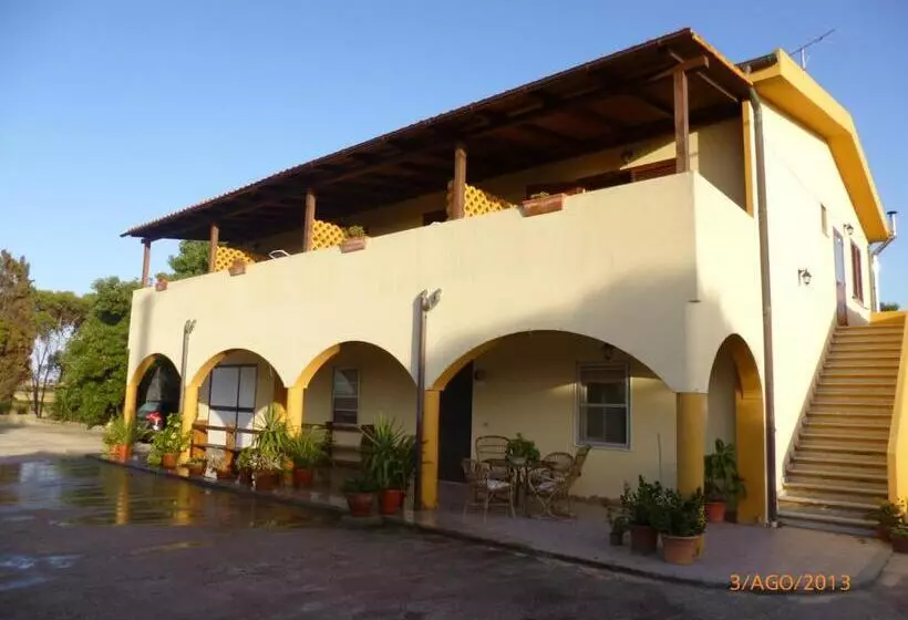 Hotelli Agriturismo Cuile De Molino