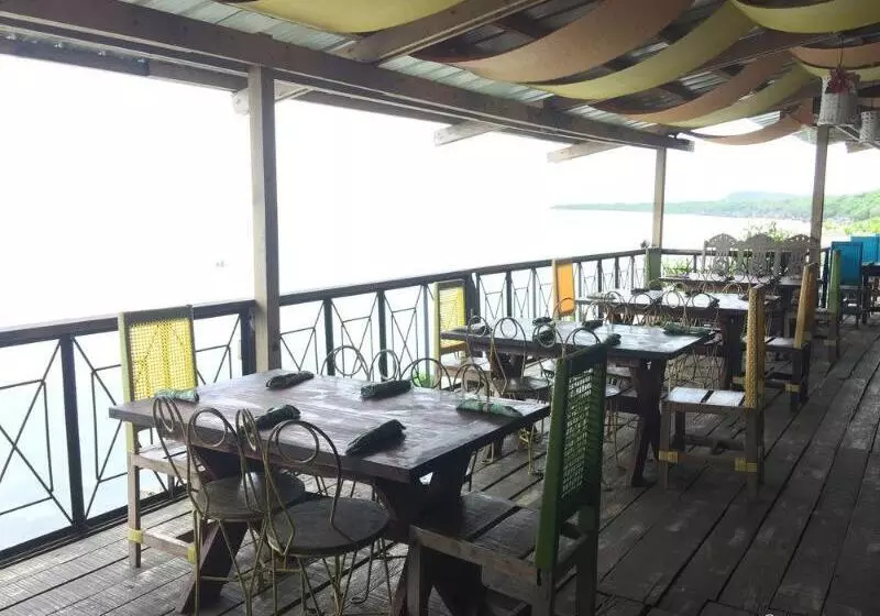 Hotelli Bohol Bee Farm