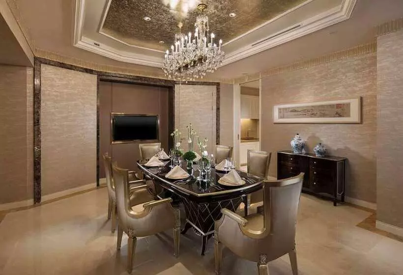 هتل Hilton Yantai