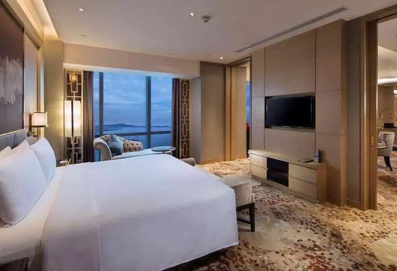 هتل Hilton Yantai