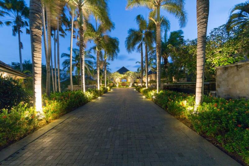 Отель Nirwana Villas Estate