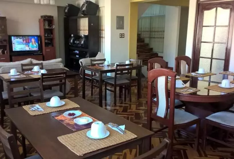 هتل Posada De Los Reyes