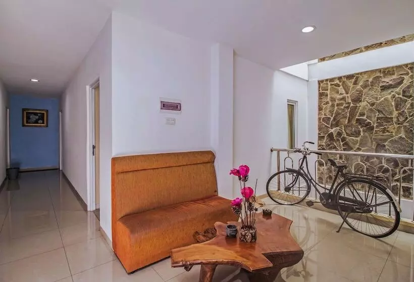 ホテル Reddoorz Near Cilandak Town Square