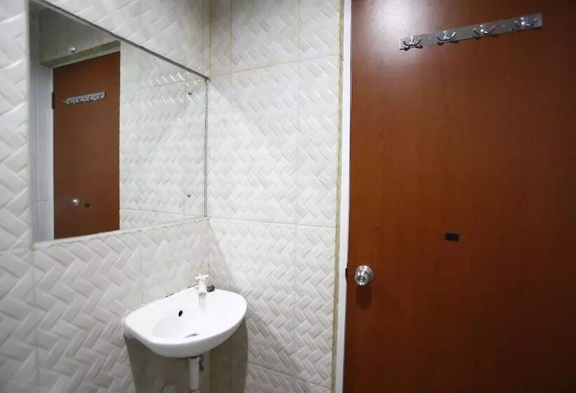 ホテル Reddoorz Near Cilandak Town Square