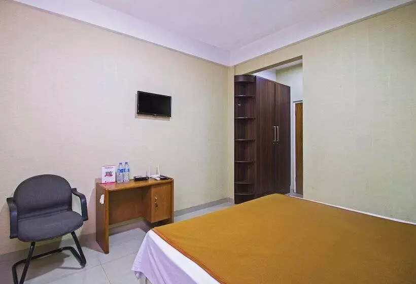 ホテル Reddoorz Near Cilandak Town Square