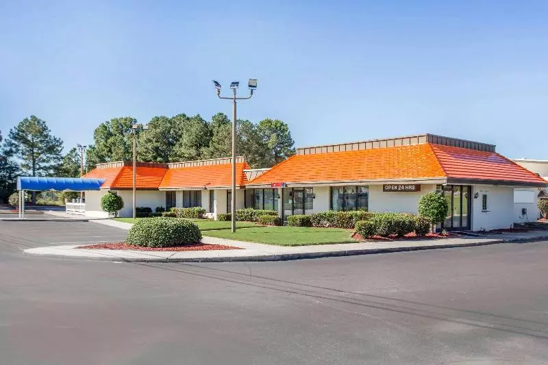 ホテル Super 8 By Wyndham Rocky Mount I 95 Exit 145