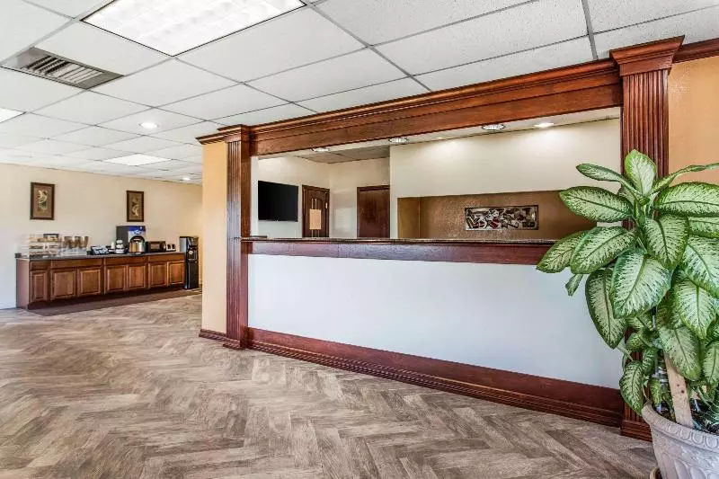 ホテル Super 8 By Wyndham Rocky Mount I 95 Exit 145