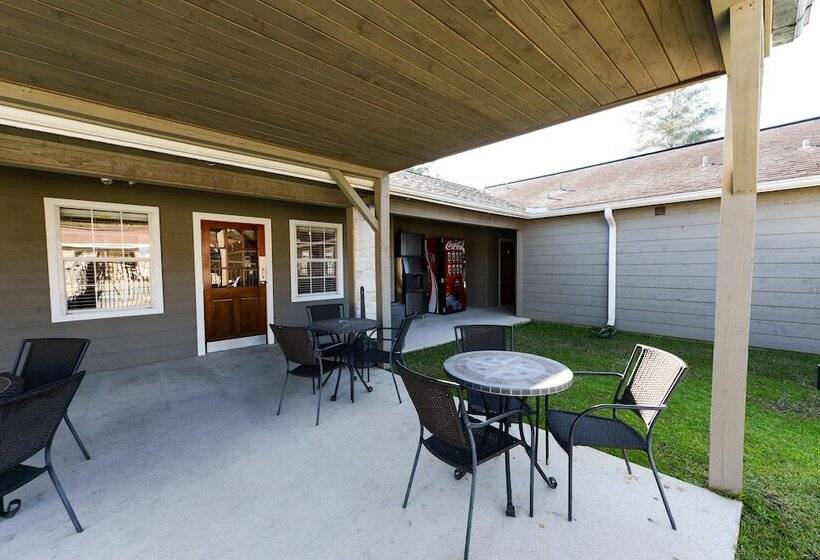 מוטל Stagecoach Inn Woodville