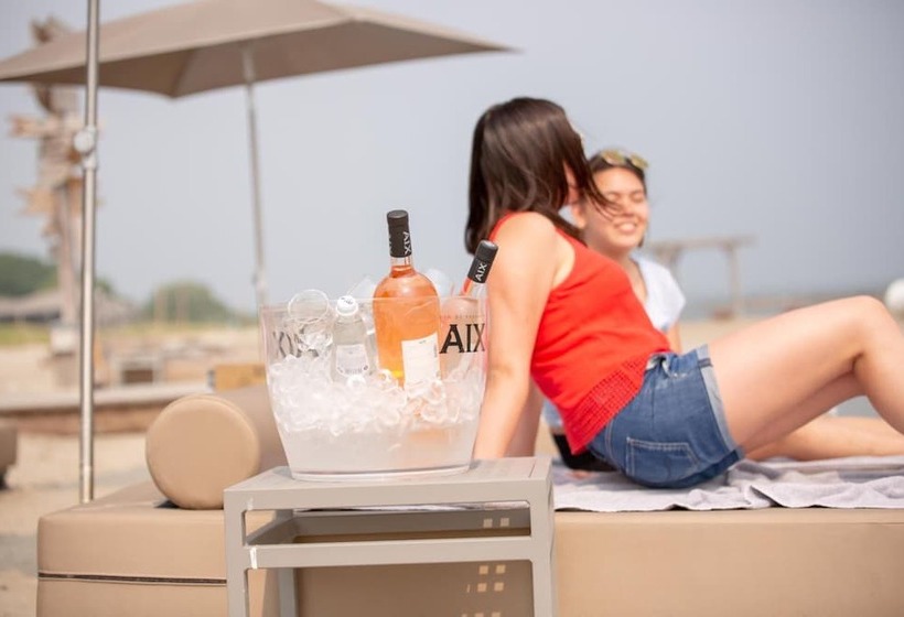 Oasis Punt West Hotel & Beach Resort