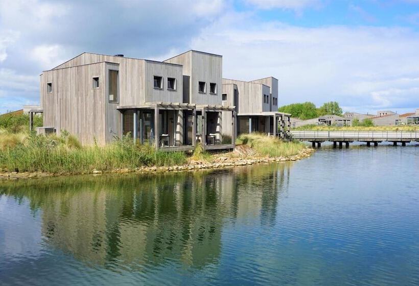 Oasis Punt West Hotel & Beach Resort