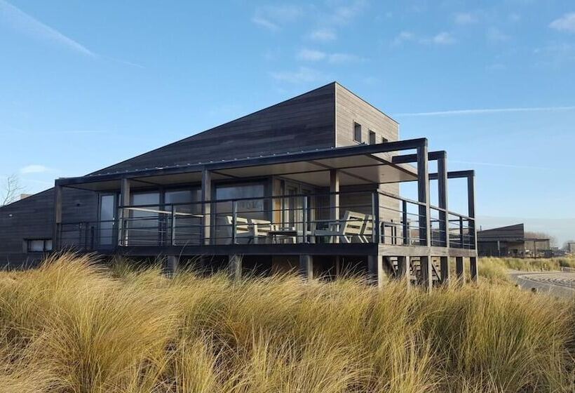 Oasis Punt West Hotel & Beach Resort