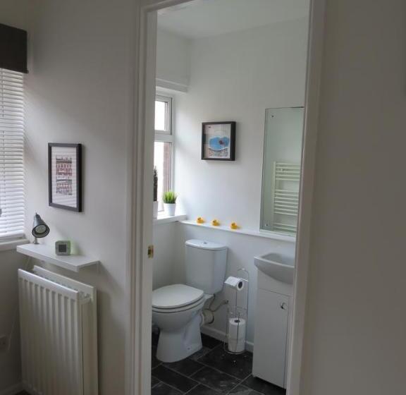 City Centre Great Location Parking   Fast Wifi