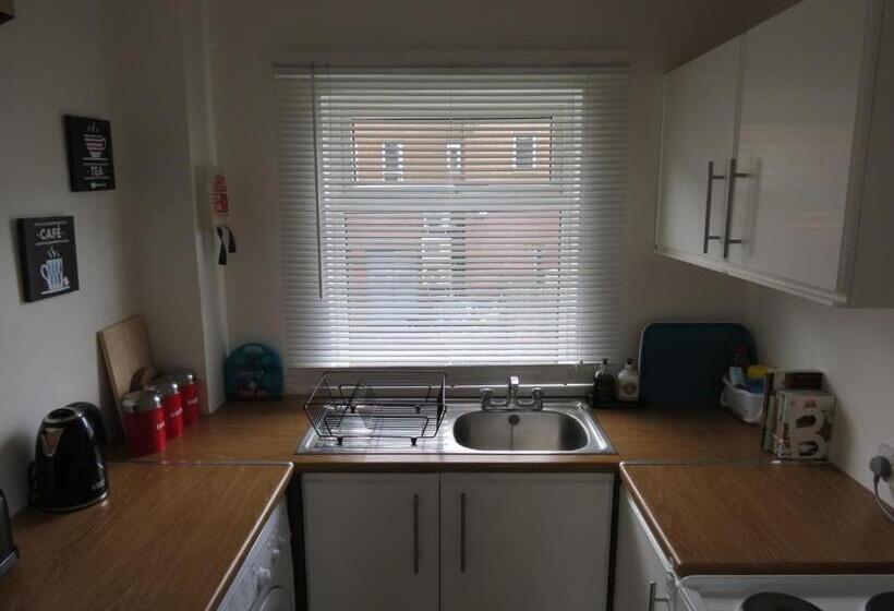 City Centre Great Location Parking   Fast Wifi