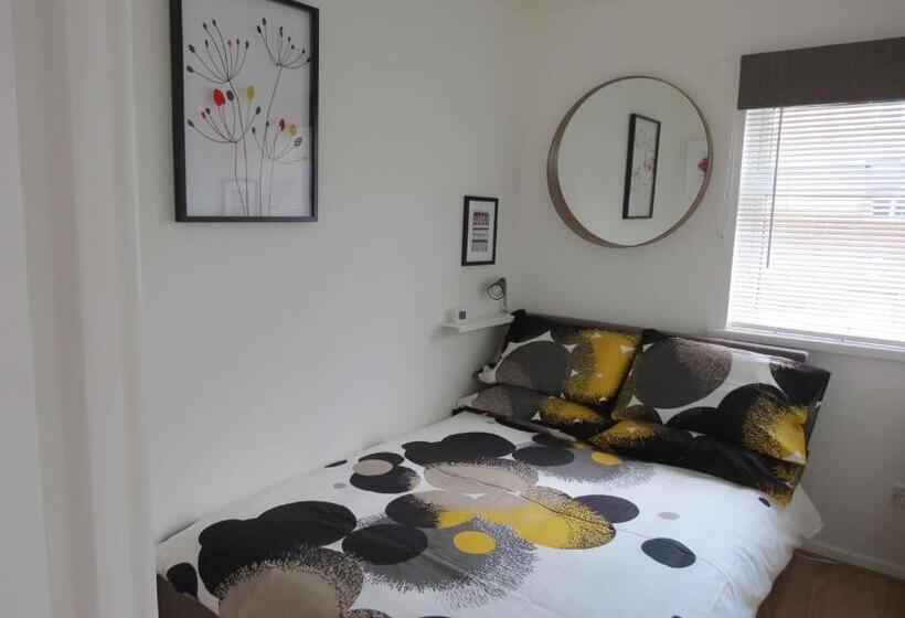 City Centre Great Location Parking   Fast Wifi