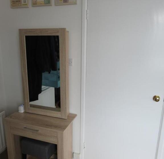 City Centre Great Location Parking   Fast Wifi