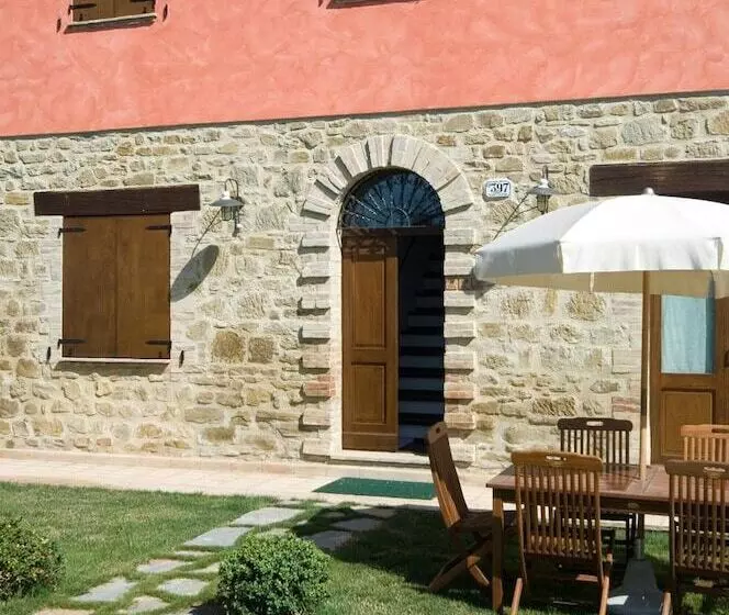 Hotelli Agriturismo Casale Le Selvette