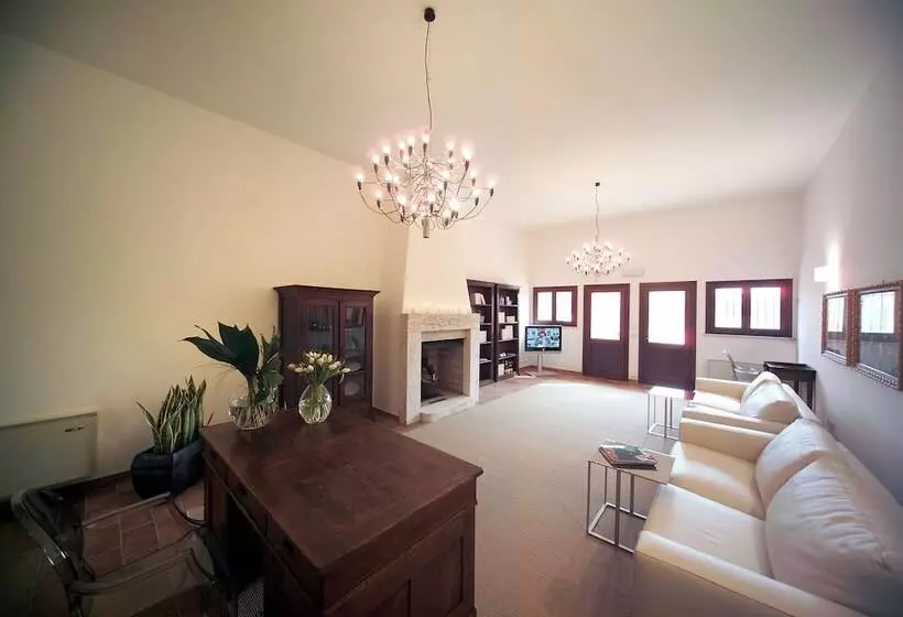 Hotelli Agriturismo Casale Le Selvette