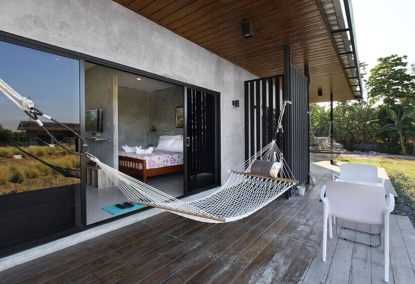 בית מלון כפרי White Knot Khao Yai