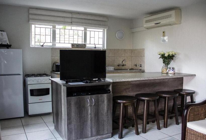 פנסיון Beach Forest Lodge