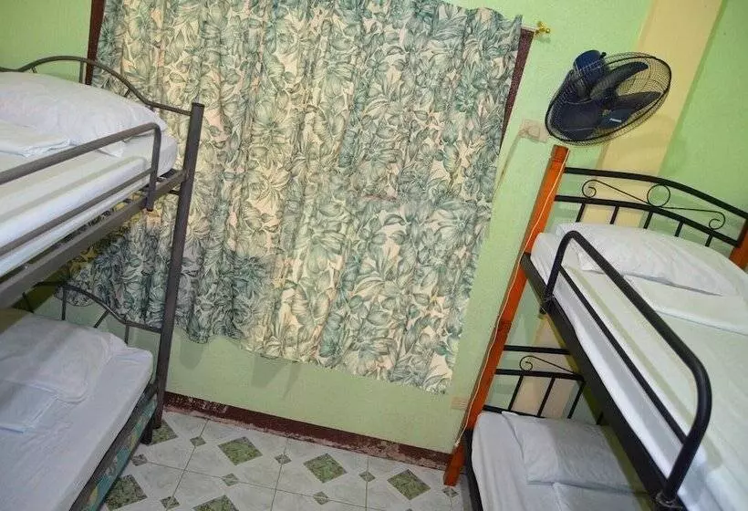 ユースホステル Casa Bonita Inn Oslob