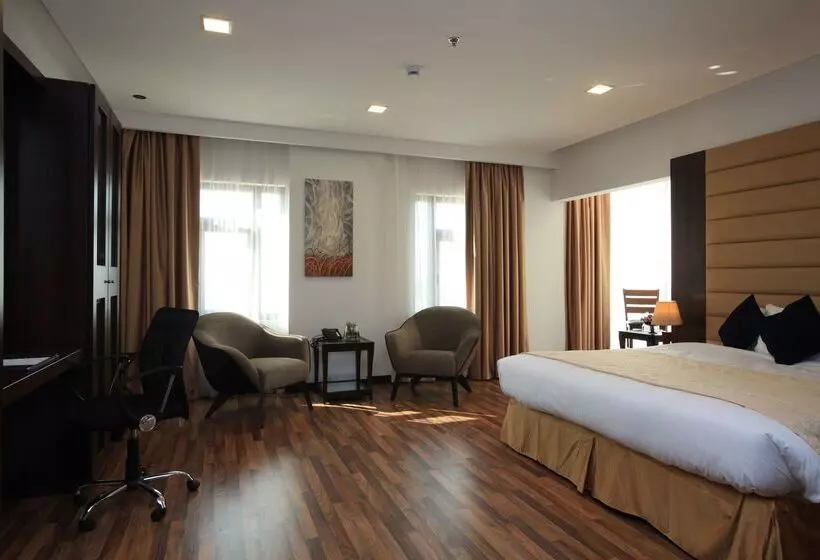 ホテル Golden Tulip Al Khobar Suites