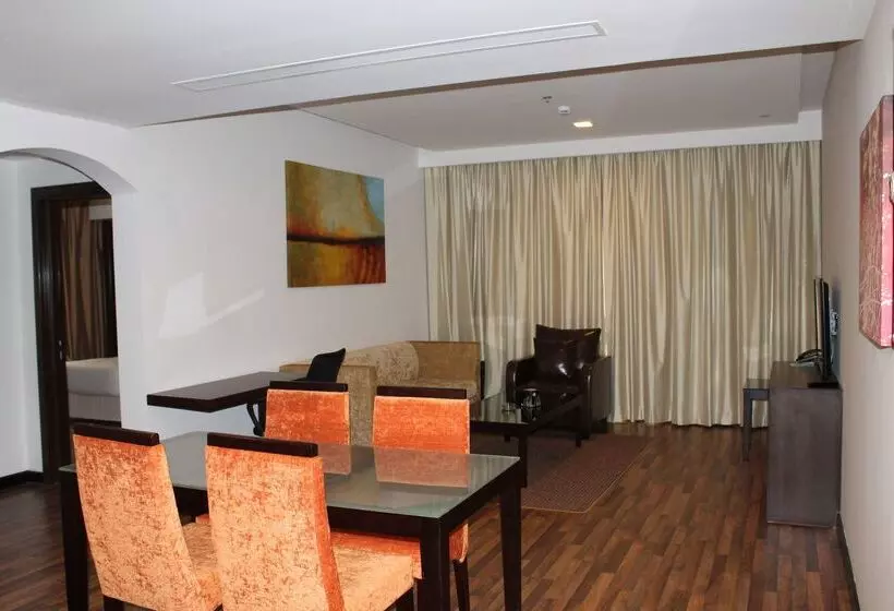 ホテル Golden Tulip Al Khobar Suites