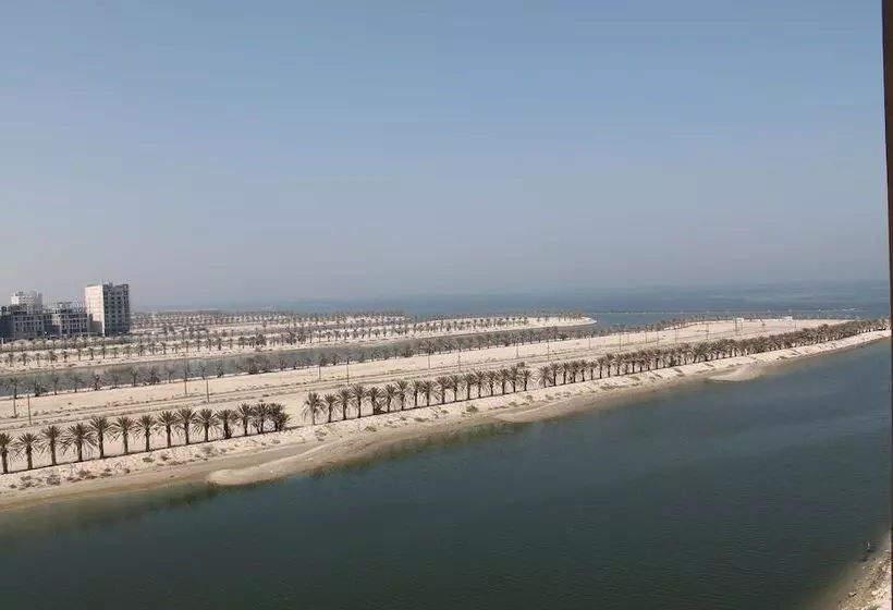 ホテル Golden Tulip Al Khobar Suites