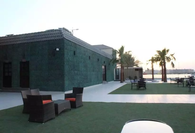 ホテル Golden Tulip Al Khobar Suites