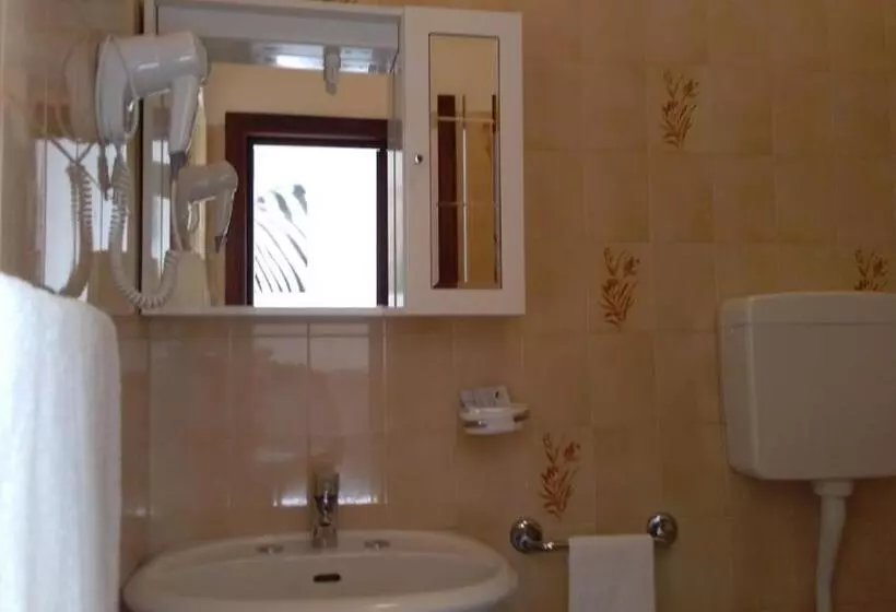 La Quercia Hotel Con Ristorante