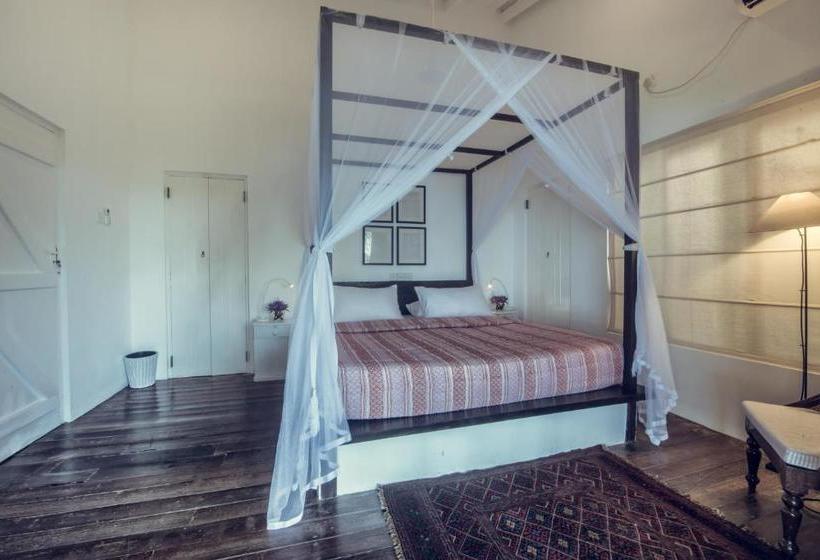 Taru Villas River Cottage